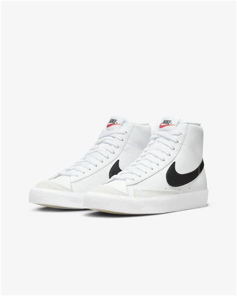 Nike Kids' Blazer Mid '77 High Top Sneaker 